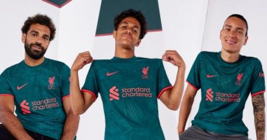 ليفربول يكشف عن قميصه الثالث