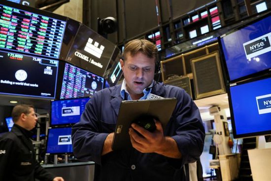 مؤشرات سوق الأسهم الأمريكية تعود للون الأخضر