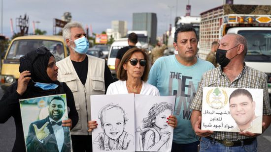 أهالي ضحايا مرفأ بيروت يتظاهرون أمام منزل وزير العدل