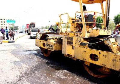 بدء ردم الحفائر في شوارع بمديريات عدن