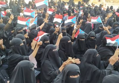 مهرجان خطابي نسوي بتريم للمطالبة بطرد الإخوان من حضرموت (صور)