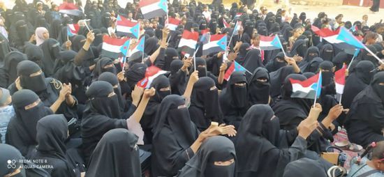 مهرجان خطابي نسوي بتريم للمطالبة بطرد الإخوان من حضرموت (صور)