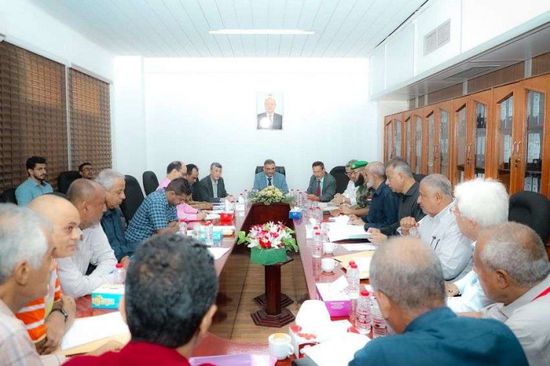 محافظ عدن يأمر بإخلاء مباني من مقتحميها