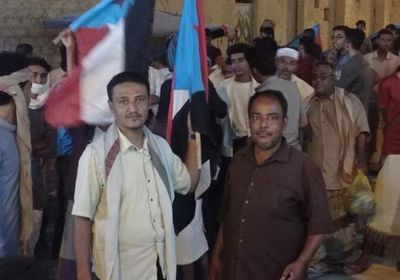 للمطالبة بطرد مليشيا الإخوان.. توافد المتظاهرون السلميون إلى القطن