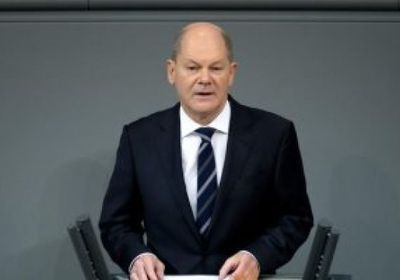 المستشار الألماني: الملكة إليزابيث امرأة كتبت التاريخ