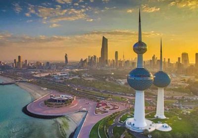 الكويت تعلن تنكيس الأعلام حدادا على إليزابيث 