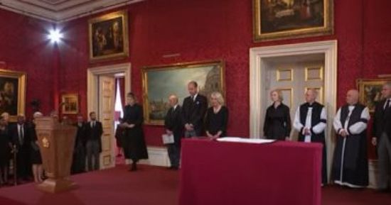 الأمير وليام يصل اجتماع مجلس الانضمام لتنصيب تشارلز