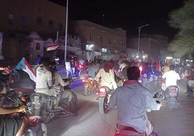 تصاعد الحراك.. مسيرة في حورة تطالب بطرد الإخوان