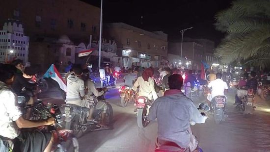 تصاعد الحراك.. مسيرة في حورة تطالب بطرد الإخوان