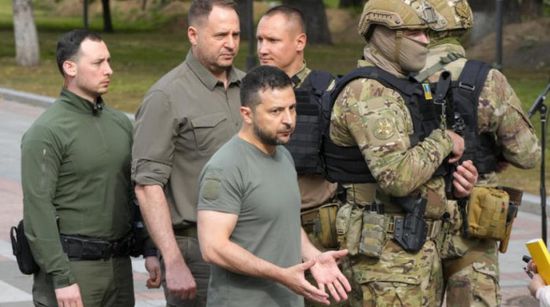 زيلينسكي: الجيش الروسي الخيار الصائب بالفرار