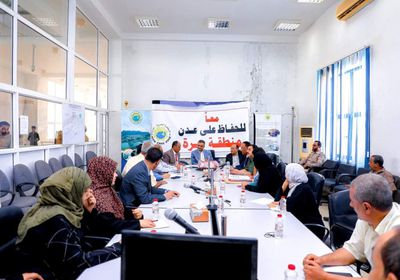 محافظ عدن يكشف عن جهود لاستئناف نشاط المنطقة الحرة