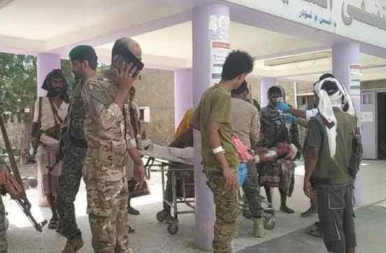 قائد حزام لودر يطمئن على جرحى عملية سهام الشرق