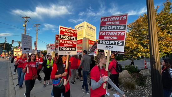 بدء أكبر إضراب لممرضي القطاع الخاص بأمريكا