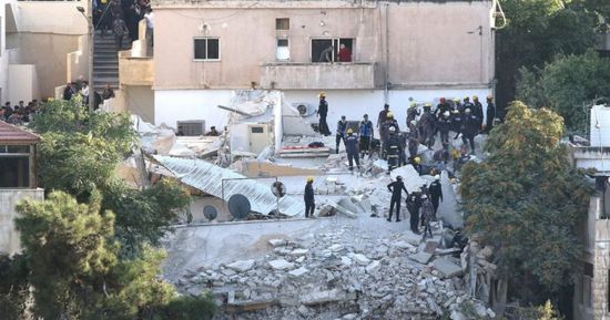 مصرع 5 أشخاص في انهيار مبنى بالأردن