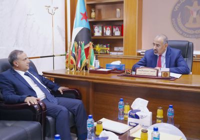 الزُبيدي يطالب بتطوير المناهج الأكاديمية في جامعة عدن