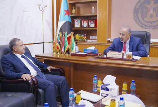 الزُبيدي يطالب بتطوير المناهج الأكاديمية في جامعة عدن