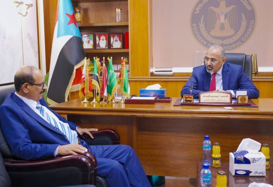 الرئيس الزُبيدي يؤكد دعم "الرئاسي" لمحافظ شبوة وجهوده