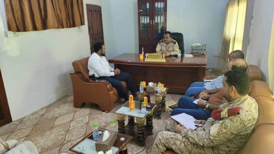 اجتماع تنسيقي بين خفر سواحل حضرموت وهيئة الشؤون البحرية