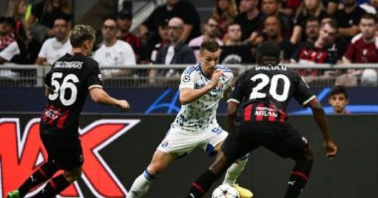 ميلان يتقدم بهدف على دينامو زغرب بالشوط الأول