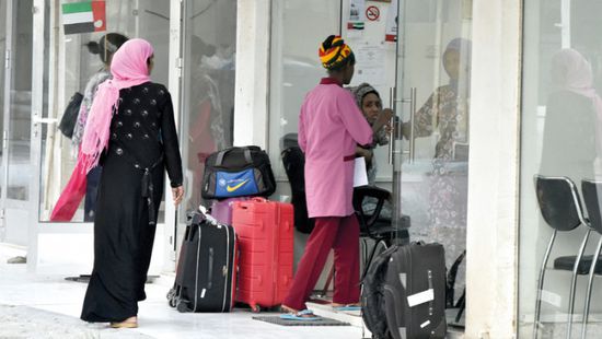 السعودية تضع سقفًا أعلى لتكاليف استقدام العمالة المنزلية