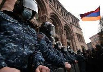 نواب معارضون يطالبون بإقالة رئيس الحكومة الأرمينية