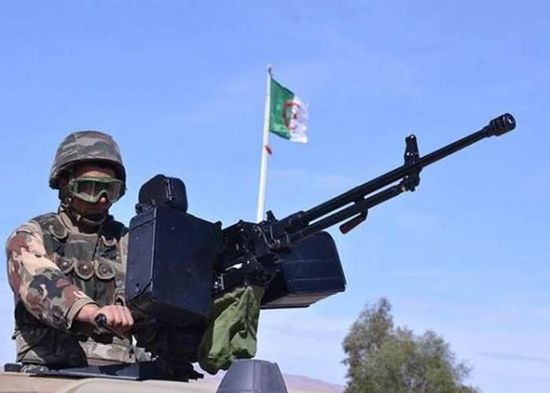 الجيش الجزائري يعتقل 5 عناصر إرهابية و176 مهاجرًا