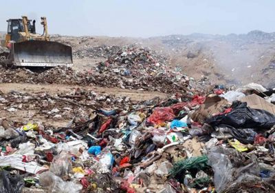 النيابة تتولى إتلاف 2395 كرتون دجاج فاسد بعدن