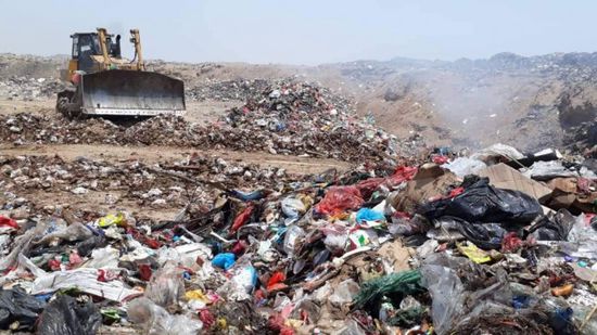 النيابة تتولى إتلاف 2395 كرتون دجاج فاسد بعدن