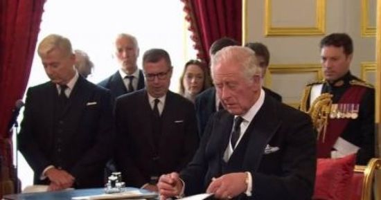 تشارلز الثالث يقدم الشكر لموظفي خدمات الطوارئ البريطانية