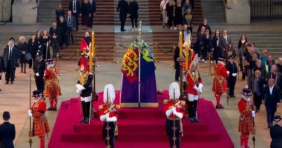 اعتقال شخص بتهمة الهجوم على نعش إليزابيث