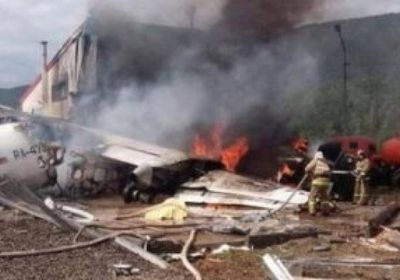 وفاة 3 أشخاص جراء اصطدام طائرتين بأمريكا