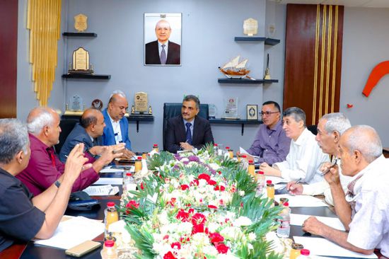 محافظ عدن يوجه باعتماد موازنة تشغيلية لمؤسسة النقل البري