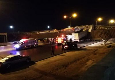 سقوط جسر مشاة على طريق المطار بالأردن