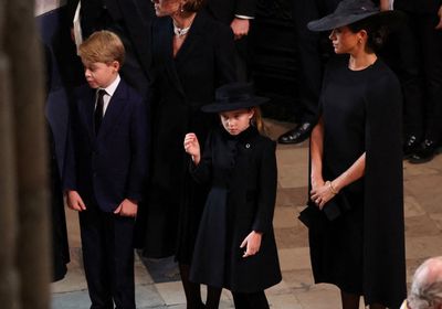 الأمير جورج والأميرة شارلوت يشاركان بجنازة جدتهما إليزابيث