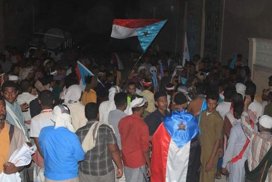 جماهير سيئون تحتشد للمطالبة برحيل قوات العسكرية الأولى