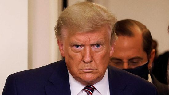 ساروا على سجادة غرفته.. ترامب ينتقد التحقيقات الفيدرالي