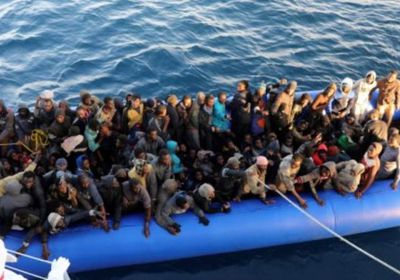 إسبانيا تنقذ 372 مهاجرًا من الموت