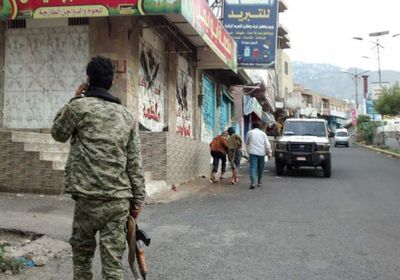 إثر مشادة كلامية.. قتلى وجرحى في اشتباكات بحي الثورة في تعز