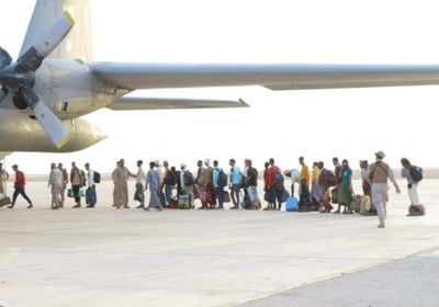 سلاح الجو السعودي ينقل 252 عالقا بين سقطرى والمهرة (صور)