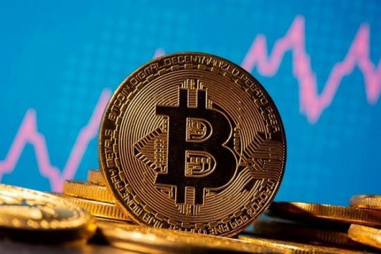 البيتكوين تهبط دون مستوى 19 ألف دولار