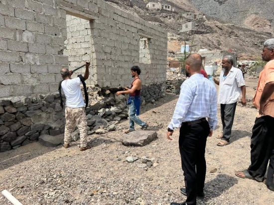 إزالة مباني عشوائية أمام حديقة الخليج في صيرة