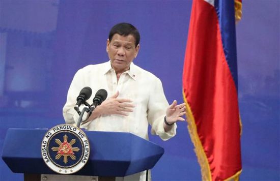 الفلبين تسعى للتواصل مع الصين بشأن التنقيب عن النفط