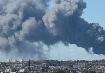 حريق هائل في أحد أسواق باريس