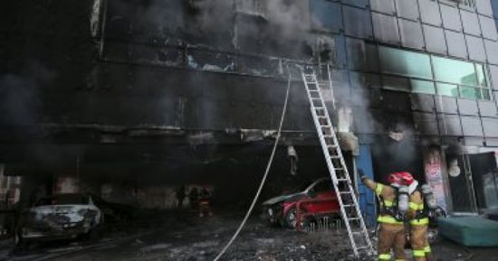 حريق هائل في أحد منافذ التسوق بكوريا الجنوبية