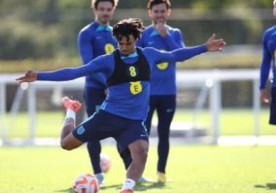 أرنولد يخرج من حسابات المنتخب الإنجليزي