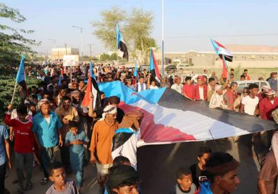 الحشود الشعبية في القطن ترفض وجود الإخوان بوادي حضرموت