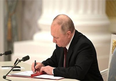بوتين يمنح الجنسية لـ72 أجنبيًا
