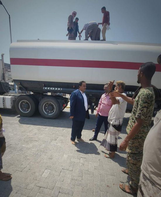 مدير نفط عدن يتفقد المحطات ومستوى وفرة المعروض