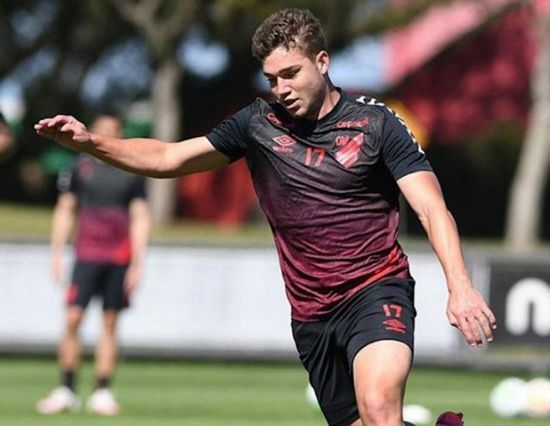 البرازيلي جيلهيرم بيسولي صفقة الأهلي المحتملة.. من هو؟