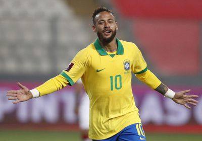 مدرب البرازيل يتهم لاعبي تونس بمحاولة إيذاء نيمار